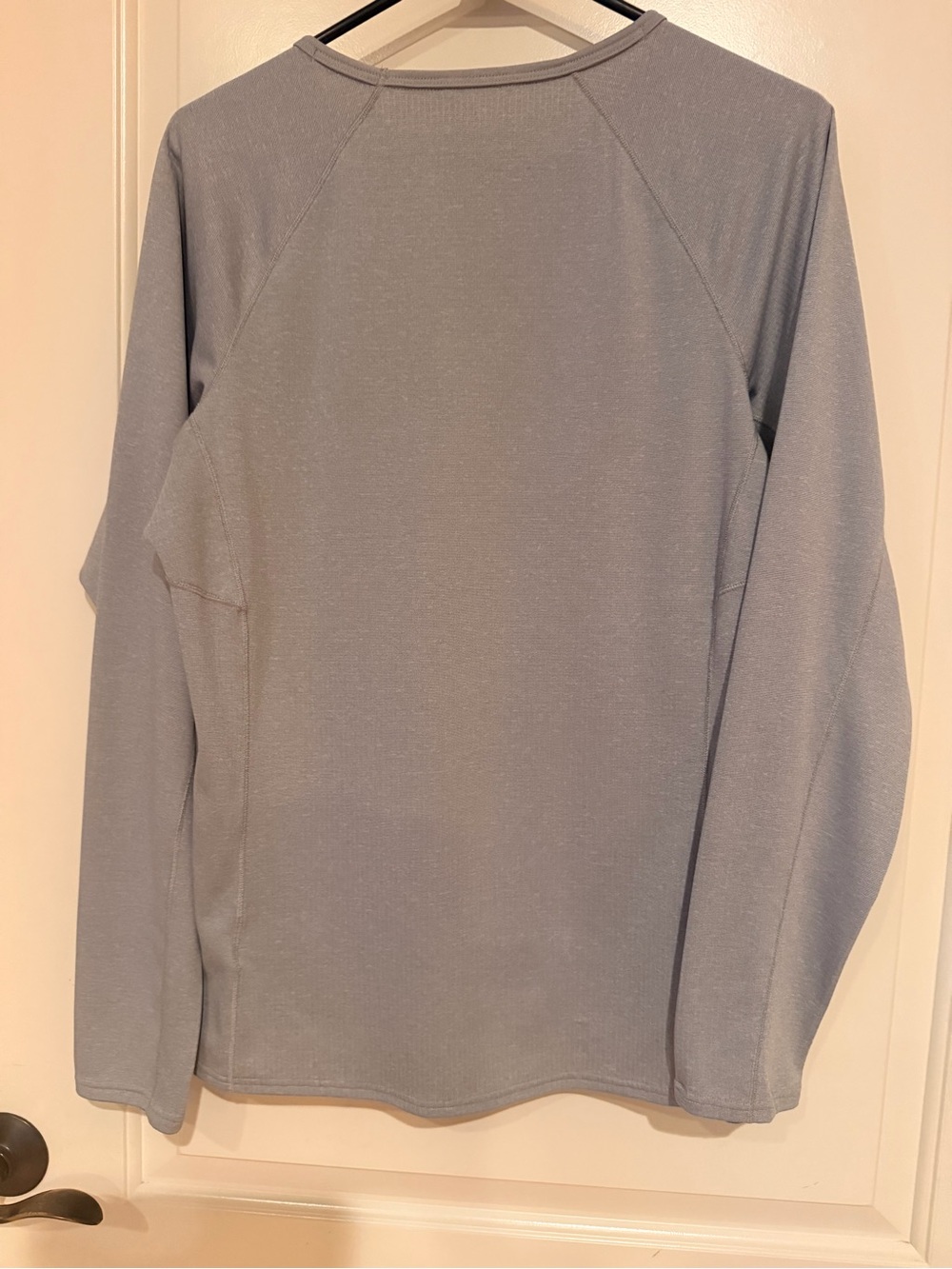 Patagonia Women's Light Gray Long Sleeve Capilene Baselayer Shirt Mid Weight - Picture 3 of 4